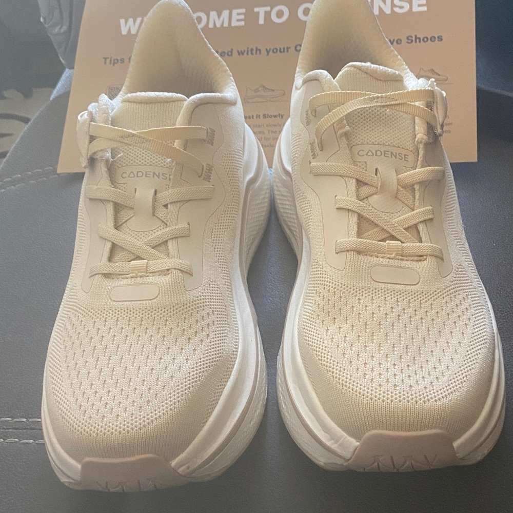 Women's Cream Knit Lace-Up Adaptive Sneakers Like New
